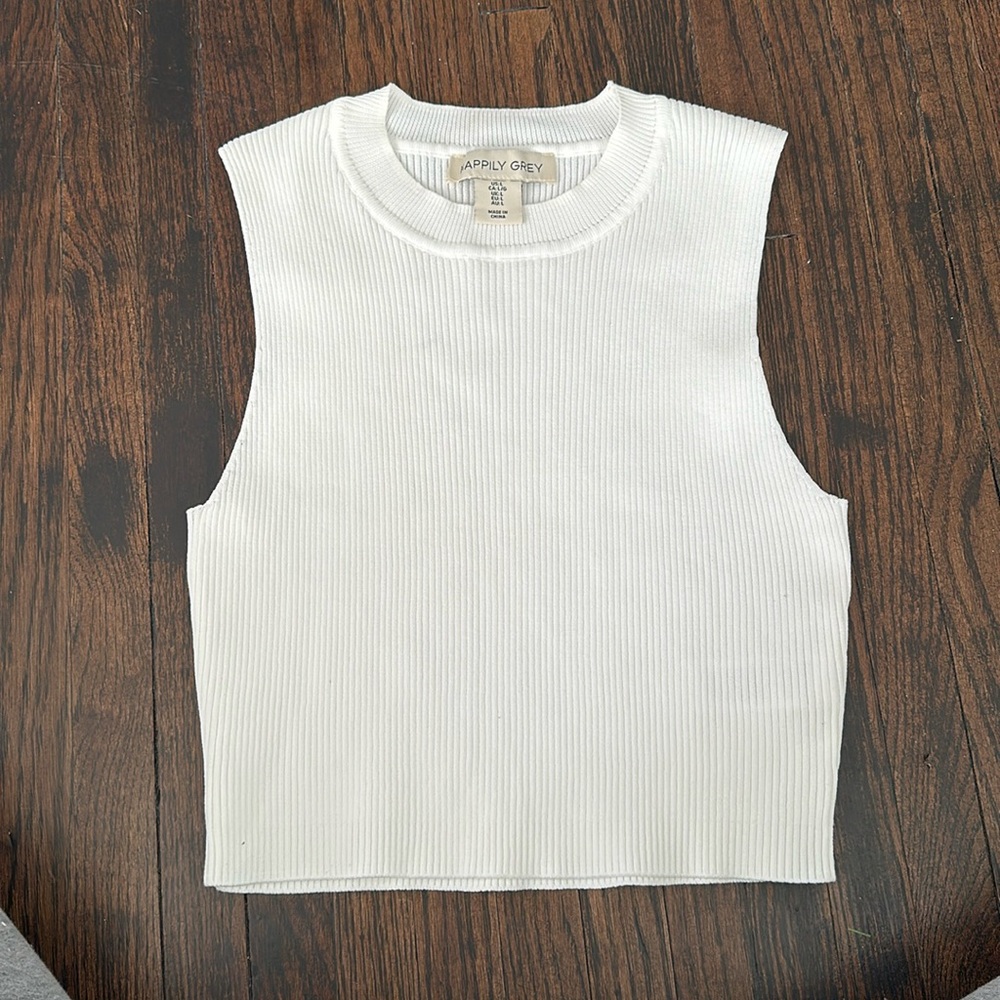 White cropped tank